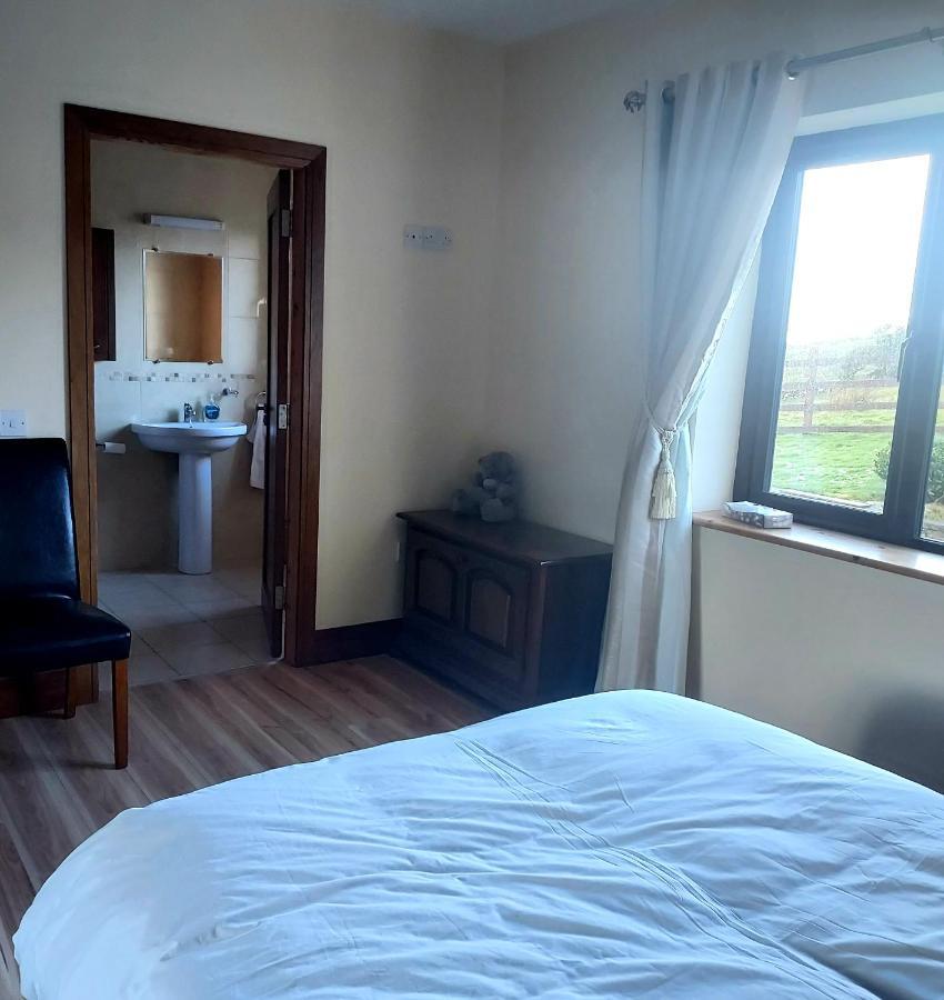 Bed and Breakfast Ros Na Gcloch Westport Esterno foto