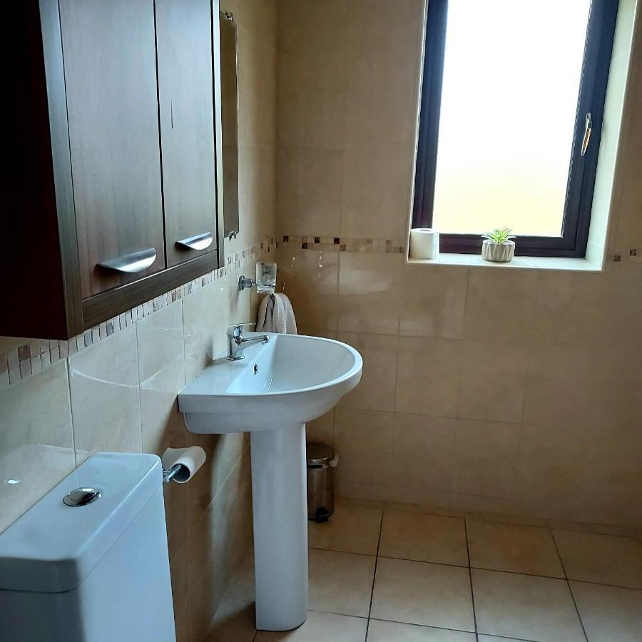 Bed and Breakfast Ros Na Gcloch Westport Esterno foto