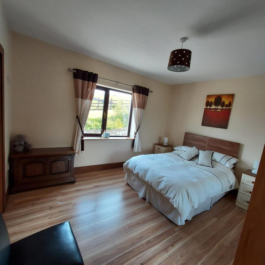 Bed and Breakfast Ros Na Gcloch Westport Esterno foto