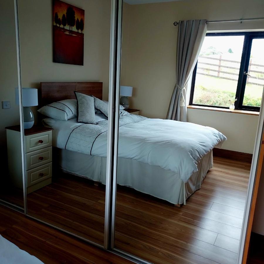 Bed and Breakfast Ros Na Gcloch Westport Esterno foto