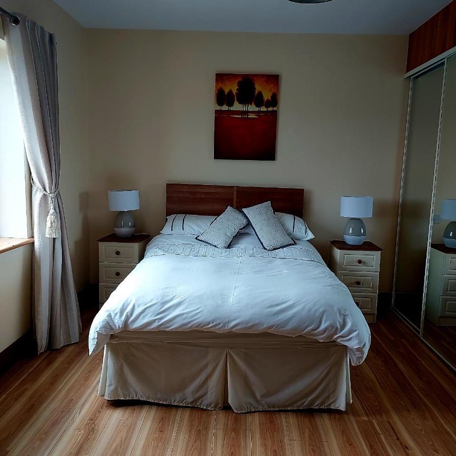 Bed and Breakfast Ros Na Gcloch Westport Esterno foto